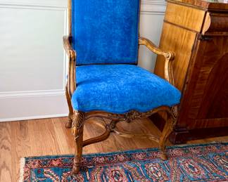 Fantastic semi-antique carpet, vintage diningnroom furniture There are 10 TEN dining chairs, two are not pictured. All is in very nice condition