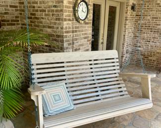 Outdoor furniture for your entire pool area! Swing