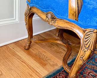 Fantastic semi-antique carpet, vintage diningnroom furniture There are 10 TEN dining chairs, two are not pictured. All is in very nice condition