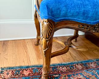 Fantastic semi-antique carpet, vintage diningnroom furniture There are 10 TEN dining chairs, two are not pictured. All is in very nice condition