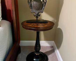Pedestal stand and lamp