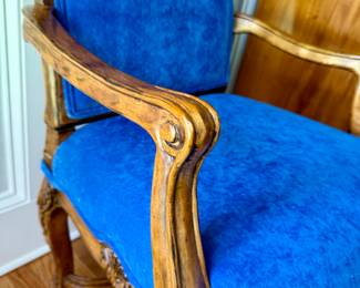 Fantastic semi-antique carpet, vintage diningnroom furniture There are 10 TEN dining chairs, two are not pictured. All is in very nice condition
