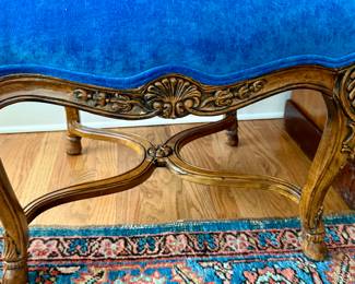 Fantastic semi-antique carpet, vintage diningnroom furniture There are 10 TEN dining chairs, two are not pictured. All is in very nice condition
