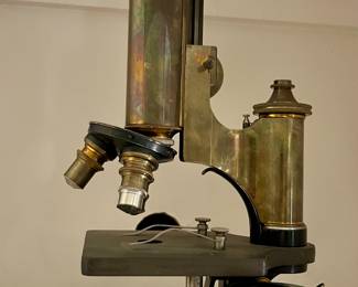 Microscope