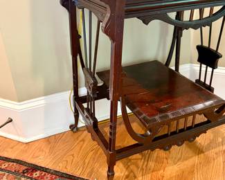 Great victorian stand, walnut with chicken claw glass feet