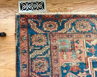 Fantastic semi-antique carpet, vintage diningnroom furniture There are 10 TEN dining chairs, two are not pictured. All is in very nice condition