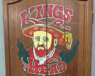 06 Vintage Kings Head Pub Lodging Dartboard Cabinet With A Game Target
