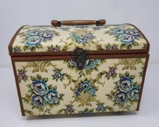 188 TapestrySewingBoxwithNotionsPorcelainThimbles