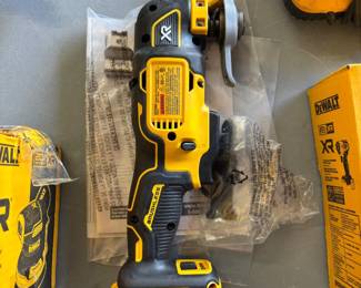 DeWALT 20V MAX XR Brushless Cordless 4-1/2 in.-5 in. Grinder Includes Tool Only