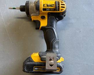 DeWALT Impact Driver DCF885 20-Volt MAX Lithium-Ion Cordless 1/4 in Impact Driver Includes Battery
