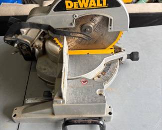 DeWALT 12” Compound Miter Saw One Piece Arm 45 Degree Bevel Cuts DW705