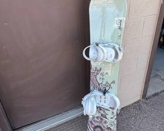 Lamar Merlot 141 Women’s Snow Board Includes Lamar Bindings