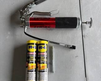 Lucas Heavy Duty Pistol Grip Aluminum Grease Gun Includes 2 WD-40 Grease