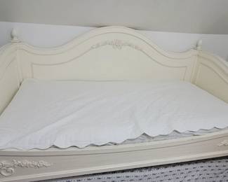 Daybed with trundle