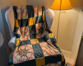 Multiple vintage quilts 