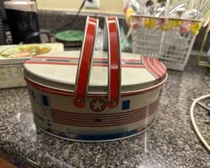SOLD- Vintage 1930's Decoware Burlington Zephyr Railroad Train Metal Lunchbox $20
