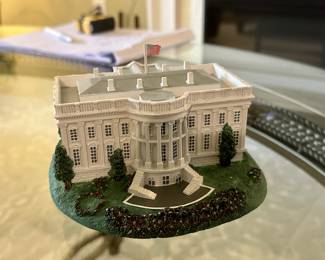 1993 Danbury Mint The White House Porcelain Home Of The President. Certificate of Authenticity and Original Box are missing. $20