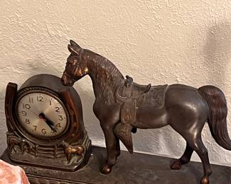 Horse statue clock