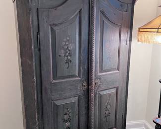 Early pegged Antique