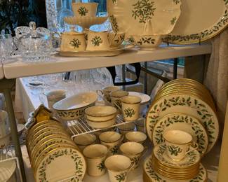 Lenox Holiday Dimension Porcelain Dinner Set for Eight