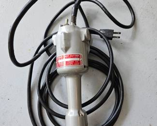 This cast cutter is in great condition & works perfectly!  WOW!
