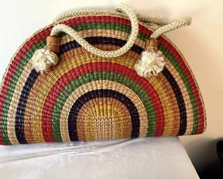 Adorable Vintage straw bag!