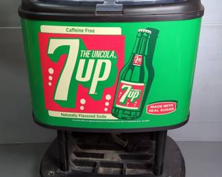 7 Up "The UnCola" Rolling Cooler With Stand, Hinged Lid And Drain