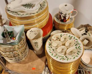 Wonderful collection of holly design plates, bowls, cups, napkin rings, cups, etc
