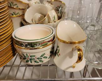 More holly dishes