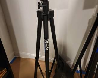 Adjustable tripod stands for Fender Speakers