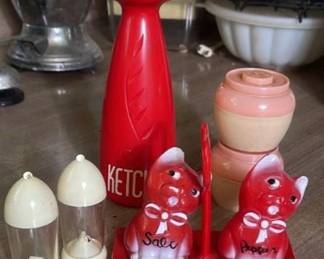 mcm kitty shakers