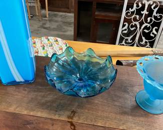 L.E. Smith Blue Glass Ruffled Bowl