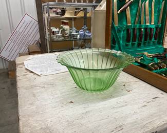 Jeannette 1930's Vaseline Green Depression Glass Bowl 