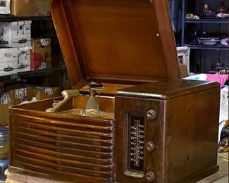 Radio/Phonograph Needs Work