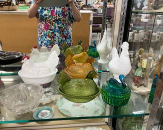 Citrus Juicer - Hens On Nests - Milk Glass Rooster Covered Dish - Swan Covered Powder Dish