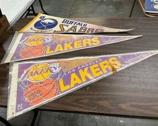 Pennants - Buffalo Sabres - LA Lakers 