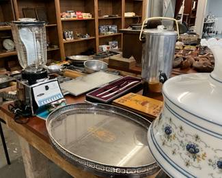Assorted Kitchen Items
