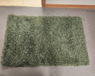 Shag throw rug