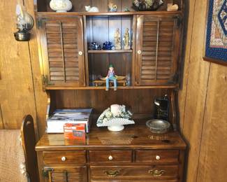 Ethan Allen china hutch