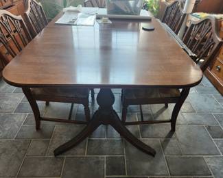 Drexel Dinning room table and chairs (Tulip design)