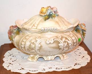 Capodimonte Covered Bowl