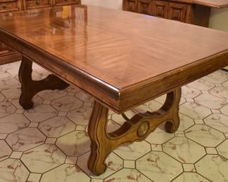 Thomasville Dining-room Table With Pads