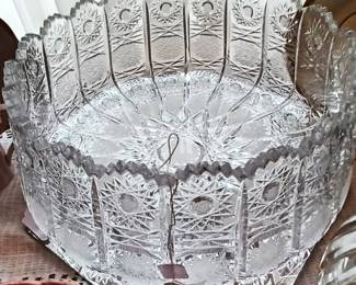 OH MY !! What a gorgeous crystal bowl