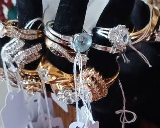 We had so many rings on day 2 the hand couldn't hold them all, so there is a box full too