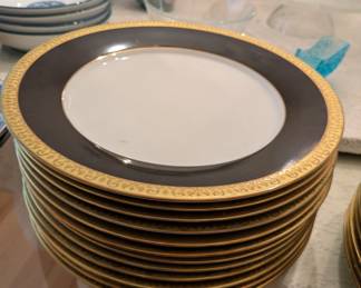 12 plates in variety of colors, Black, Blue, Green