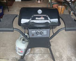 Charbroil propane grill w/ tank.