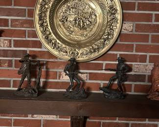 Vintage soldier figurines.