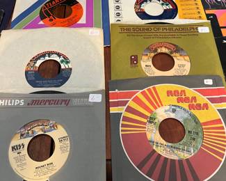 Large variety of 45s with most in dust jacket. Groups like AC/DC, ABBA, Def Leopard, Guess Who, KISS, Police, Stephan Wolf, Toto, Who and many more.