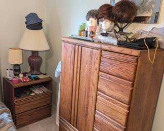 Vintage Bedroom Set - Lamps - Wigs