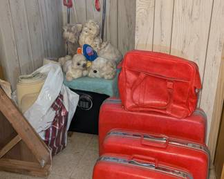 Vintage Luggage Set - Safe